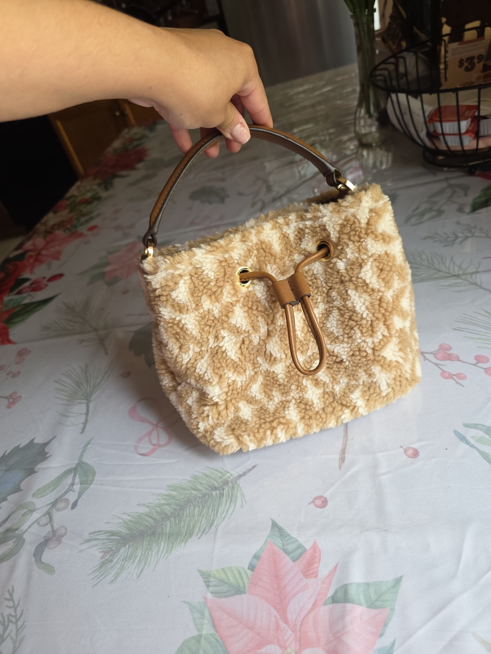 Michael Kors Bucket Bag in Camel